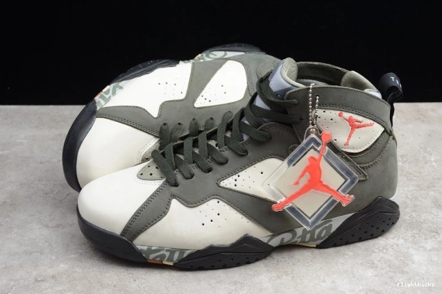 AT3375-100 Icicle x Jordan Patta 7 Air 0925